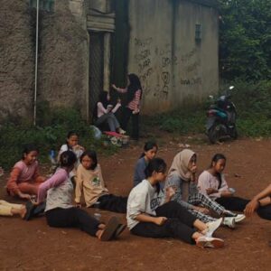 Bentuk Karakter Anak, Polsek Cikupa Latih PBB dan Paskibra di Desa Cibadak
