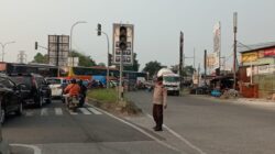 Personel Polsek Cikupa Laksanakan PECAK, Wujudkan Kamseltibcar Lantas di Simpang Kedaton