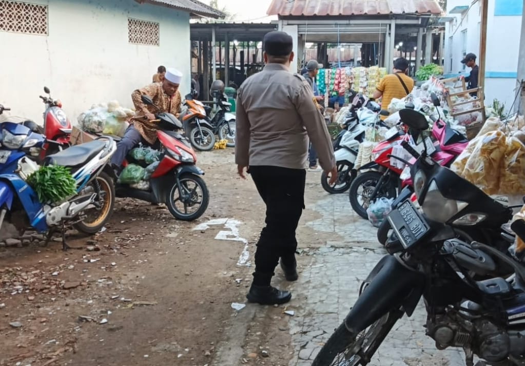 Wujudkan Rasa Aman, Bripka Lilin Gelar Patroli PUSAKA di Pasar Kresek
