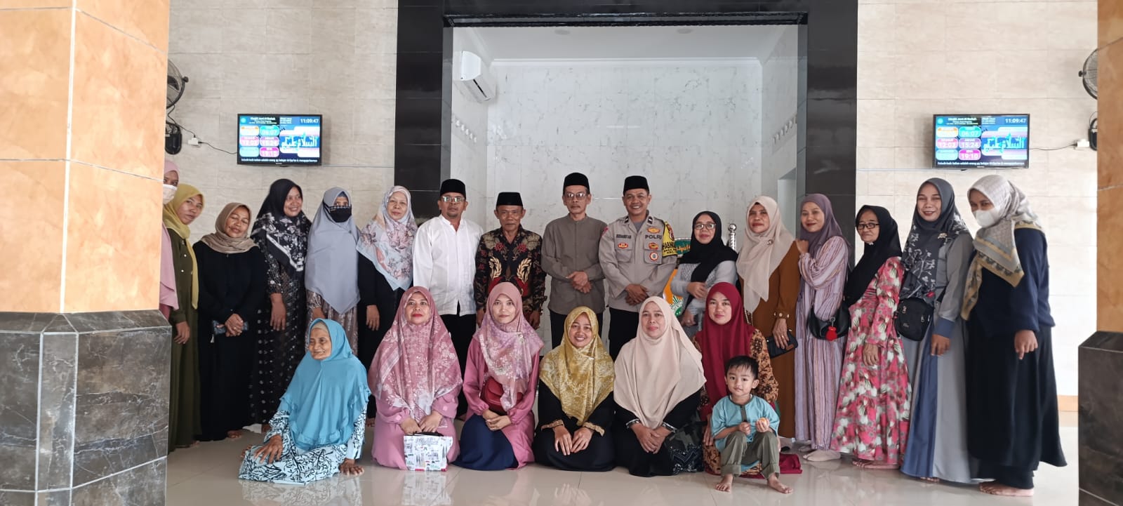 Bhabinkamtibmas Polsek Cikupa Sosialisasikan Layanan 110 kepada Warga Desa Pasir Jaya