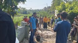 Mahasiswa KKN UNISDA Gelar Kerja Bakti Bersama Warga di Dusun jalak /Bangolang, Desa Sumur Jalak