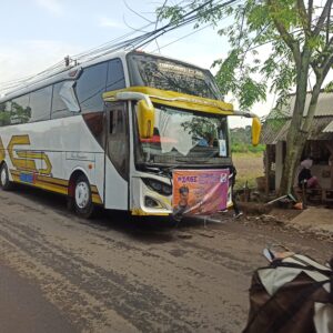 Enjang Gandi Kades Wangisagara Kec. Majalaya Kab. Bandung 4 Bus dan 5 Mini Bus, Serbu DA 7 Indosiar Firgi Ramdani, Senin, 14 Juli 2025.