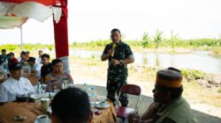Peringati HUT Kodam VI/Mlw, TNI Bersama Warga Hijaukan Pesisir Dengan Mangrove