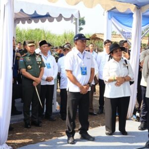 Panglima TNI Kawal Langsung Panen Tebu Untuk Swasembada Gula Nasional Panglima TNI Kawal Langsung Panen Tebu Untuk Swasembada Gula Nasional