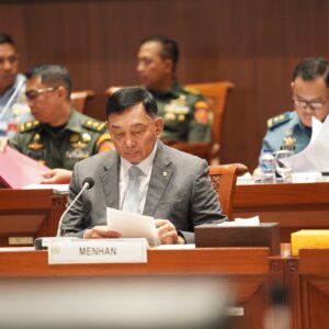 Panglima TNI dan Menhan RI Hadiri Raker Bersama Komisi I DPR RI Panglima TNI dan Menhan RI Hadiri Raker Bersama Komisi I DPR RI