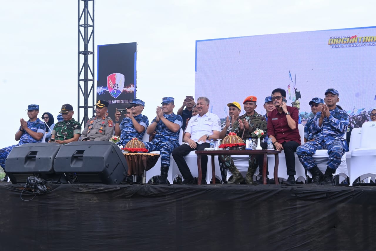Danlanud Sultan Hasanuddin Bersama Bupati Pinrang Resmi Menutup Festival Dirgatara Bumi Lasinrang 2025