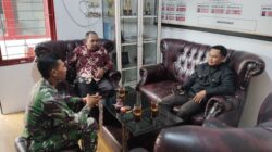 Perkuat Sinergi Bersama Aparatur Desa, Babinsa Lakukan Komsos Bersama Sekdes
