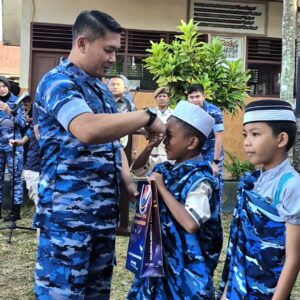 Ratusan Anak Turut Serta Dalam Sunatan Massal Yang Digelar Lanud Sultan Hasanuddin di Tompobulu Ratusan Anak Turut Serta Dalam Sunatan Massal Yang Digelar Lanud Sultan Hasanuddin di Tompobulu