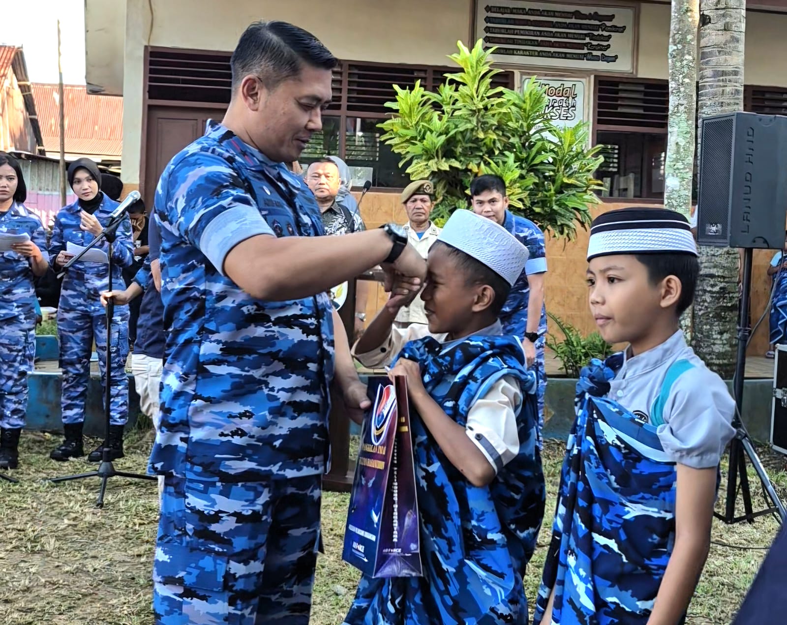 Ratusan Anak Turut Serta Dalam Sunatan Massal Yang Digelar Lanud Sultan Hasanuddin di Tompobulu