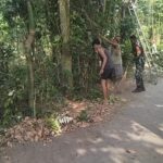 Babinsa Koramil 0808/06 Srengat Dorong Peran Aktif Warga dalam Menjaga Kebersihan Desa