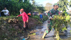 Kerja Bakti Massal HUT RI Ke-80, Kota Blitar Bersihkan Sungai Daung
