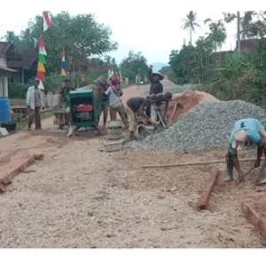 Kampung Sri Waylangsep Realisasikan DD 2025 dengan Pembangunan Jalan Rabat Beton Kampung Sri Waylangsep Realisasikan DD 2025 dengan Pembangunan Jalan Rabat Beton