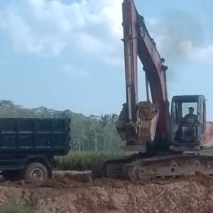 Tambang galian C Di Desa Giri Tunggal Milik Dedi tidak memiliki izin nekat beroperasi, APH tutup mata. Tambang galian C Di Desa Giri Tunggal Milik Dedi tidak memiliki izin nekat beroperasi, APH tutup mata.
