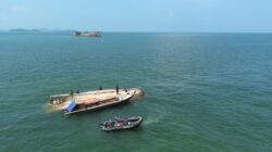 Bakamla RI Evakuasi KM Aneka Jaya Terbalik di Perairan Pulau Cucu Petong