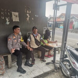 Bhabinkamtibmas Sukamulya Sambangi Pangkalan Ojek, Ajak Jaga Kamtibmas Bhabinkamtibmas Sukamulya Sambangi Pangkalan Ojek, Ajak Jaga Kamtibmas