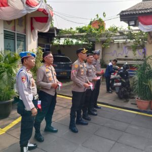 Polsek Cikupa Bagikan 1.000 Bendera Merah Putih untuk Semarak HUT RI ke-80 Polsek Cikupa Bagikan 1.000 Bendera Merah Putih untuk Semarak HUT RI ke-80