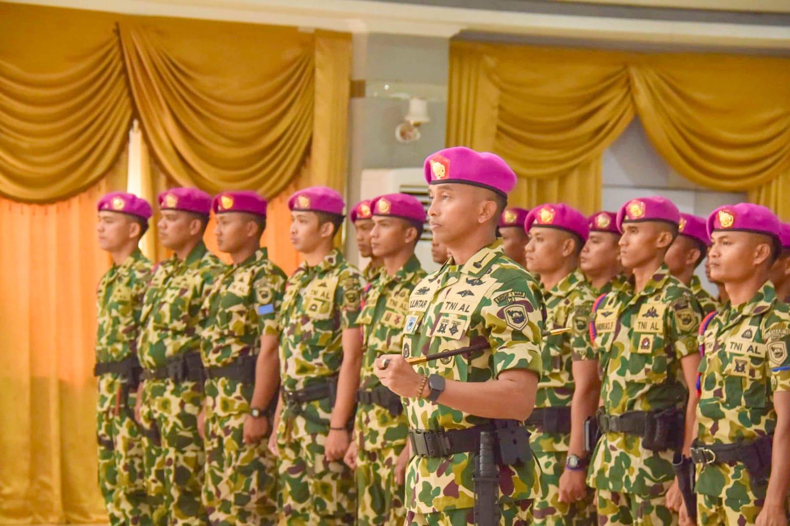 Letkol (Mar) Helilintar setyojoyo Laksono Danyonif 2 Marinir Pimpin Upacara Restrukturisasi Besar Korps Marinir