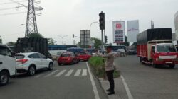Polsek Cikupa Gelar Pengaturan Lalin Sore Hari di Simpang Kedaton