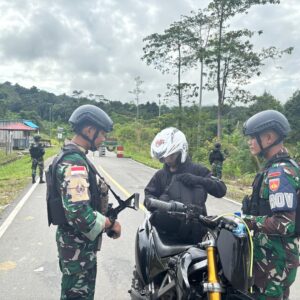 Ciptakan Stabilitas Keamanan Satgas Yonif 410/Alugoro Pos Kout Gelar Pemeriksaan di Jalan Lintas Trans Papua Ciptakan Stabilitas Keamanan Satgas Yonif 410/Alugoro Pos Kout Gelar Pemeriksaan di Jalan Lintas Trans Papua