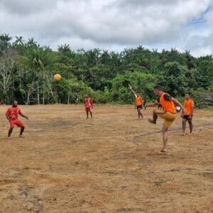Satgas Yonif 126 dan Warga Distrik Ninati Rayakan HUT RI ke-80 dengan Semarak Lomba Sepak Bola dan Voli