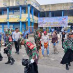 Jelang Peringatan HUT Ke-80 TNI Tahun 2025, Kodim 1710/Mimika bersama Satuan TNI-Polri dan Komponen Masyarakat Gelar Kegiatan Karya Bakti Pembersihan Lingkungan Pasar