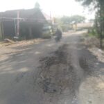 Jalan Durikedungjero-Mendungo Hancur dalam Seminggu, Pemborong CV. PAYU JAGAT Dipertanyakan, Pemerintah Daerah Diminta Bertanggung Jawab