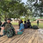 Menebar Sehat, Merajut Kepedulian: Satgas TNI Pos Tomerau Hadir untuk Warga Kampung Tomerau