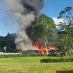 Enam Prajurit TNI Evakuasi Guru dan Warga di Tengah Kerusuhan Elelim