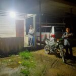 Cegah Gangguan Kamtibmas di Malam Hari, Babinsa Teluk Bingkai Ajak Warga Keliling Desa