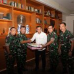 Danpushidrosal Anjangsana Ke Kediaman Jenderal TNI (Purn) Gatot Nurmantyo