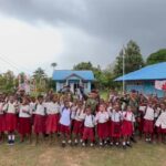 Semangat Merah Putih di Perbatasan: Prajurit Kala Hitam Bagikan Seragam untuk Anak Negeri