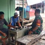 Babinsa Lakukan Komsos di Warung Kopi, Tempat Favorit Warga Melepas Lelah