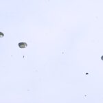 Lanud Sultan Hasanuddin Dukung Latihan Penerjunan Dasar Para Kostrad