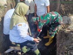 Dukung Percepatan Pembangunan, Anggota Koramil 0808/15 Gandusari Bersama Forkopimca Laksanakan Peletakan Batu Pertama Pembangunan KDKMP