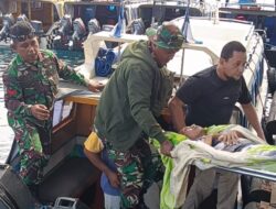 Aksi Cepat Prajurit Kodim 1505/Tidore Evakuasi Warga Sakit dari Speed Boat