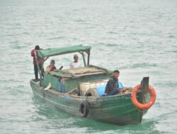 Bakamla RI Jemput Empat Nelayan Indonesia di Perbatasan Laut Indonesia–Malaysia