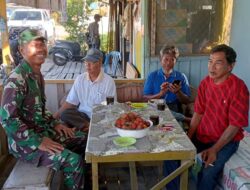 Babinsa Koramil 14/ Tenggarong Seberang Ciptakan Keakraban dengan Warga Binaan Melalui Komsos