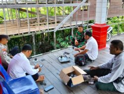 Babinsa Liang Sambangi Warga, Bangun Keakraban Lewat Komsos