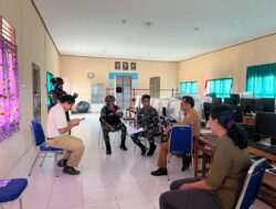 Kodim 1714/Puncak Jaya, Babinsa Bantu Pendataan Sekolah Rusak di Kabupaten Puncak Jaya