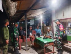 Jaga Kondusifitas Wilayah, Babinsa Koramil Tabang Bersama Masyarakat Lakukan Patroli Siskamling