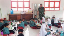 Dampingi Penyaluran MBG, Babinsa Loa Ipuh Pastikan Menu Makanan Higienis