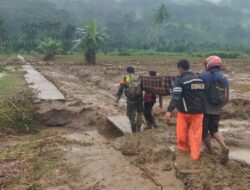 Prajurit Kodam IM Sigap Selamatkan Warga Aceh dari Banjir dan Longsor