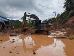 TNI Kerahkan Alat Berat Tembus Longsor, Puluhan Kilometer Akses Warga Tapteng Kembali Terbuka