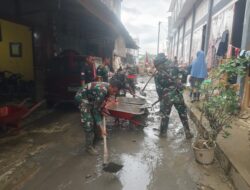 Ratusan Prajurit TNI Bersihkan Pasar Kuala Simpang, Dorong Pemulihan Ekonomi Pascabanjir