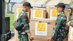 TNI Salurkan Logistik ke Wilayah Terisolasi dengan Metode  Airdrop