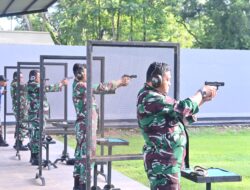 Pelihara Kemampuan Dasar Prajurit, Perwira Lanud Sultan Hasanuddin Laksanakan Latihan Menembak