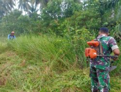 Semangat Kebersamaan Babinsa Bersama Masyarakat Lakukan Gotong Royong Wujudkan Lingkungan Yang Bersih Dan Sehat