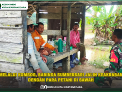 Melalui Komsos, Babinsa Sumbersari Jalin Keakraban dengan Para Petani di Sawah