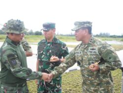 Laksanakan Kunjungan Kerja, Panglima Armada III Tiba di Timika Disambut Hangat Danlanal Timika