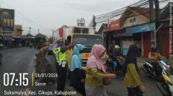 Personel Lantas Polsek Cikupa Laksanakan Pengaturan Lalu Lintas Pagi, Wujudkan Kamseltibcar Lantas